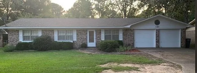 Building Photo - 121 Shamrock Dr