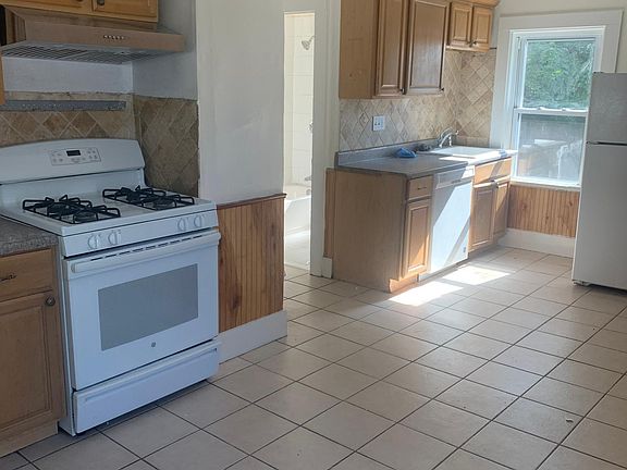 5th image of 32 Stedman Ave Floor 2