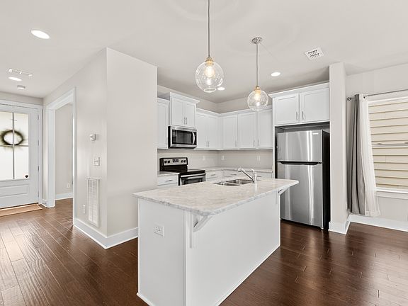 2nd image of 752 Cottage Park Dr