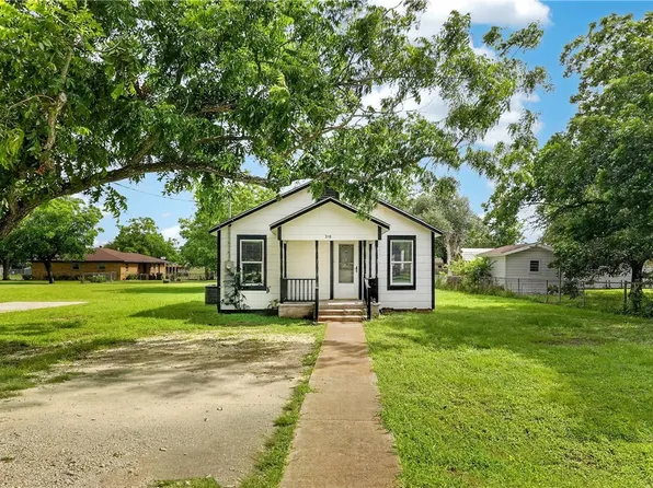 310 E Hunt St, Bremond, TX 76629