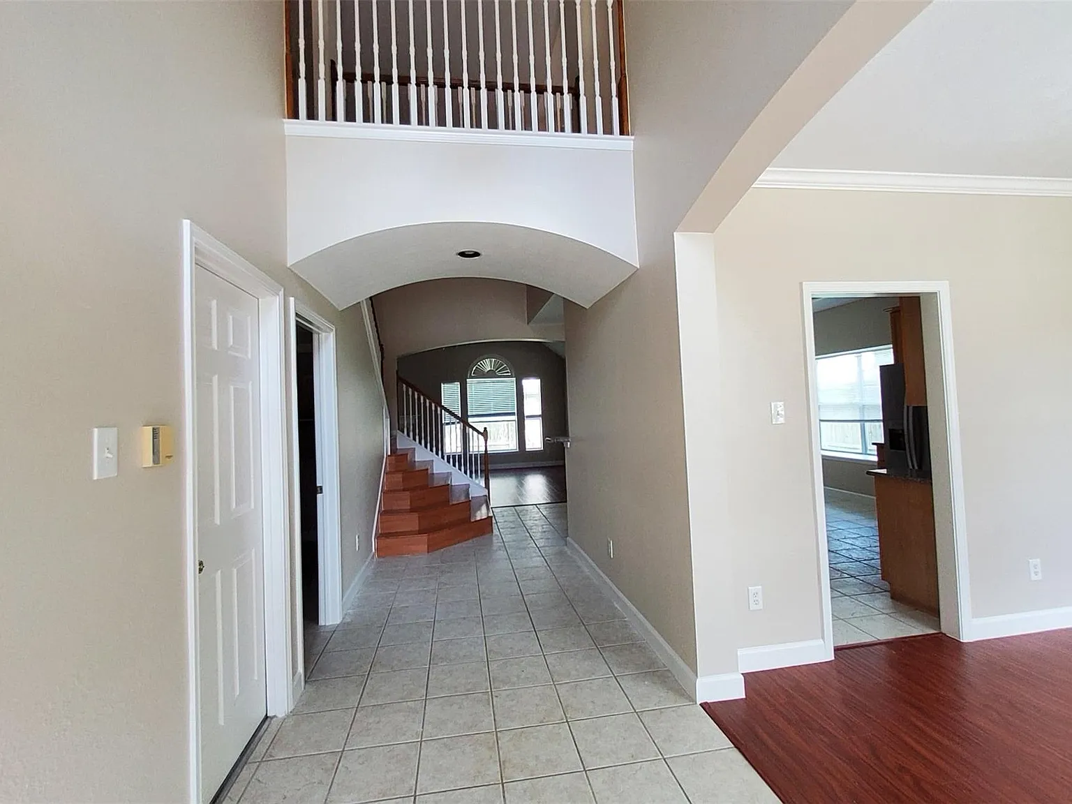 4 bed, 2.5 bath, 2578 sqft, $2,600 — Photo 2