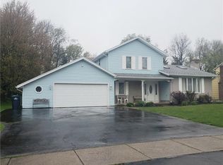 40 Woodedge Ln, Rochester, NY 14626