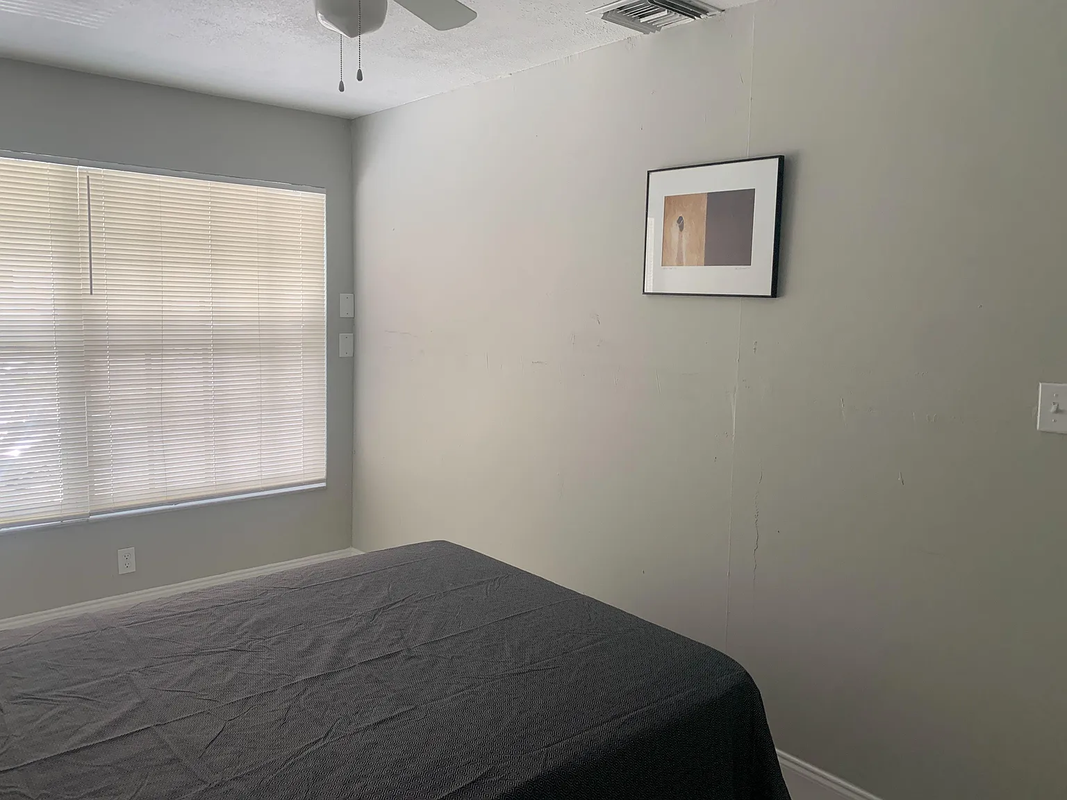 4 bed, 3.0 bath, 1304 sqft, $1,048 — Photo 2