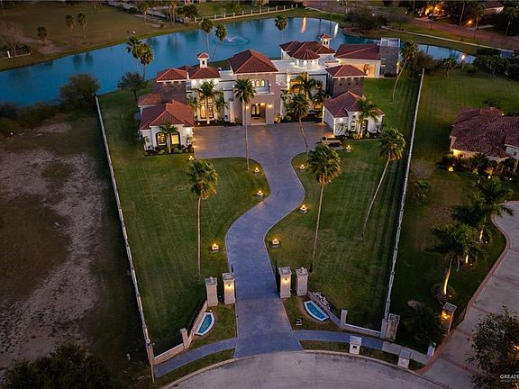 2nd image of 2605 S Antigua Dr