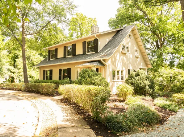 118 Oakhurst Cir, Charlottesville, VA 22903