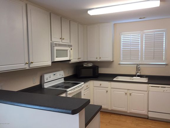 2nd image of 5003 Glen Cove Drive SE