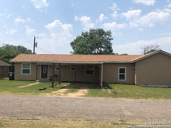 4th image of 920 Lazy Creek Ln