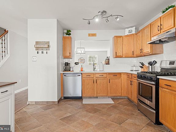 4th image of 632 Woodgate Ln