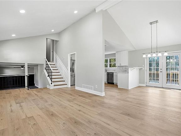 5th image of 640 Bramble Ct