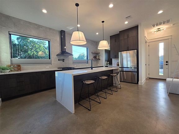 4th image of 5301 Grover Ave