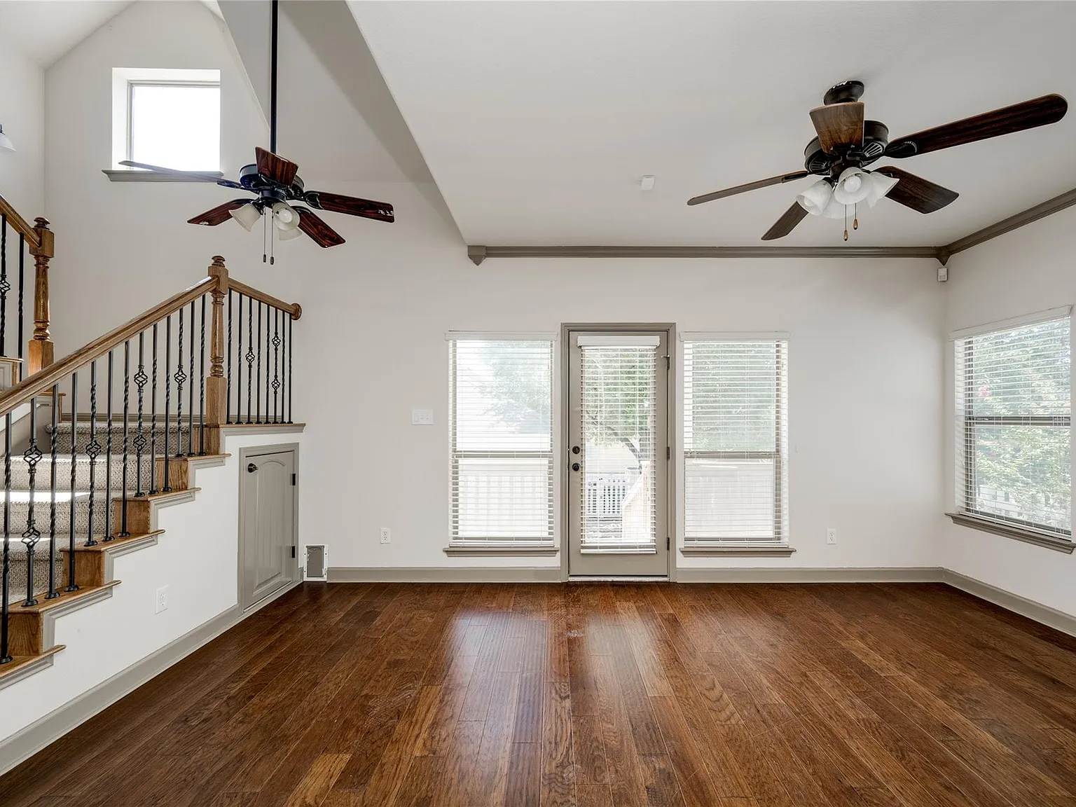 3 bed, 2.5 bath, 1305 sqft, $1,750 — Photo 2