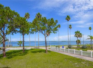 35 Edgewater Dr, Dunedin, FL 34698