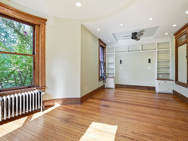 922 E Capitol St NE — Photo 33