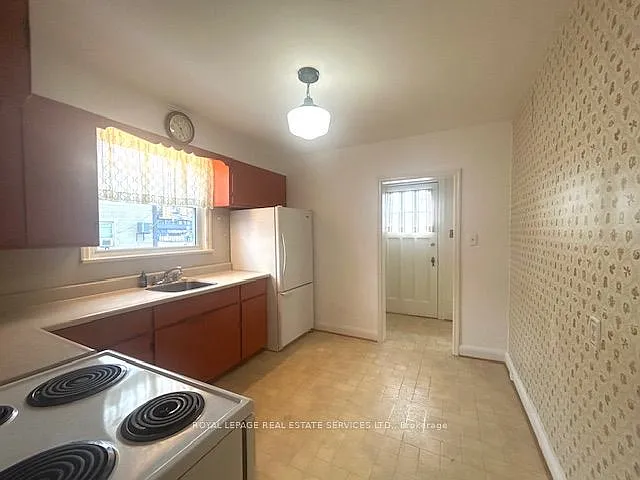 6 Hiawatha Pkwy #UPPER LEVEL — Photo 11