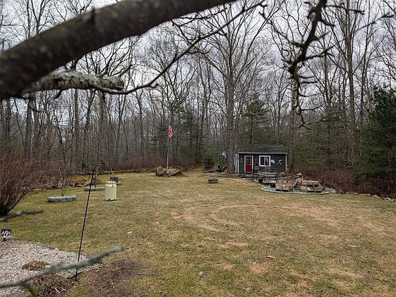 4th image of 241 Perry Hill Rd