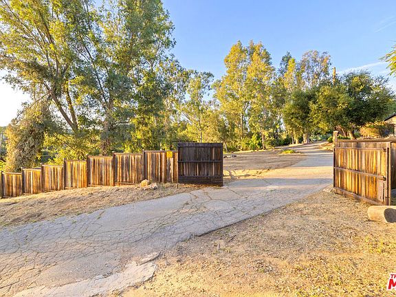 2nd image of 3100 Santa Maria Rd