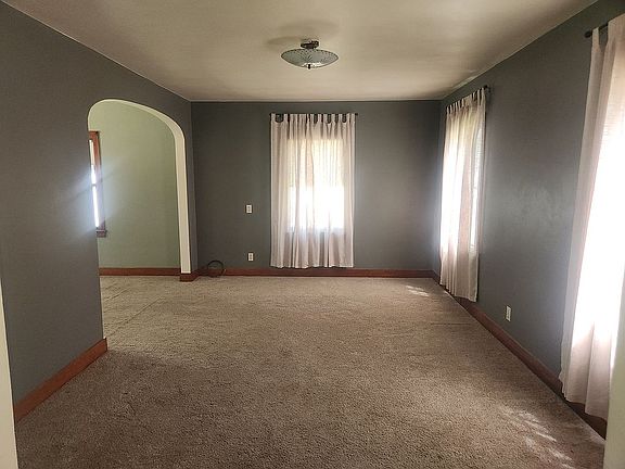 5th image of 402 Emerson Ave N
