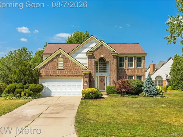 1496 Marina Pointe Blvd, Lake Orion, MI 48362