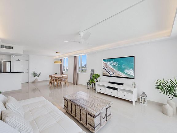3rd image of 1000 West Avenue #502