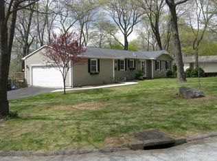 39 Hedgerow Dr, Warwick, RI 02886