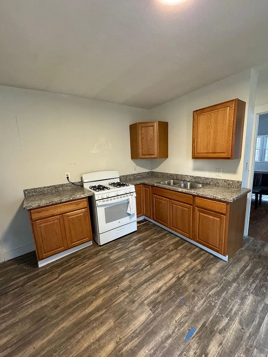 Building Photo - 8 Vine St #1