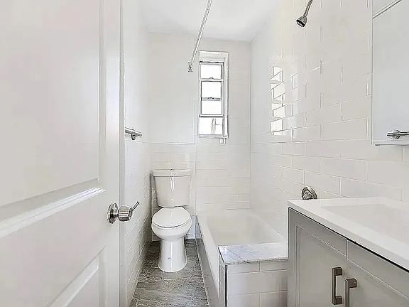 5th image of 225 13th St APT D4