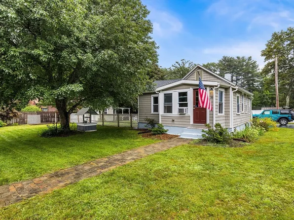 38 Lynnbrook Ave, Taunton, MA 02780