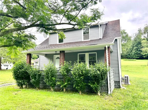 718 Breakneck Rd, Connellsville, PA 15425