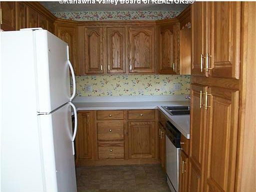 2nd image of 202 Lake Dr