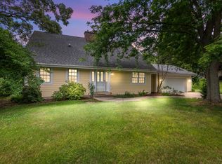 W329S7973 Hickory Nut Ln, Mukwonago, WI 53149