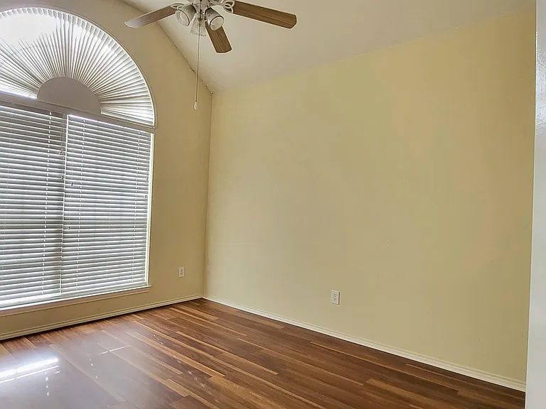 2421 Micarta Dr — Photo 7