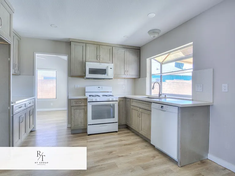 15326 Swarens Ct — Photo 10
