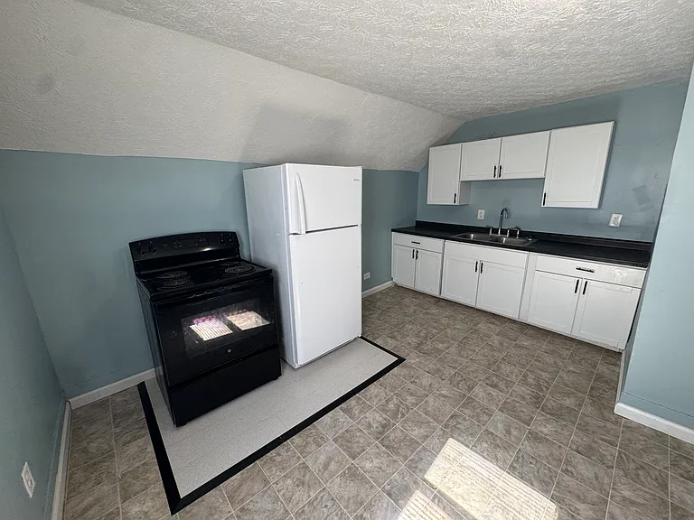 1805 N Wabash Ave #1/2 — Photo 4
