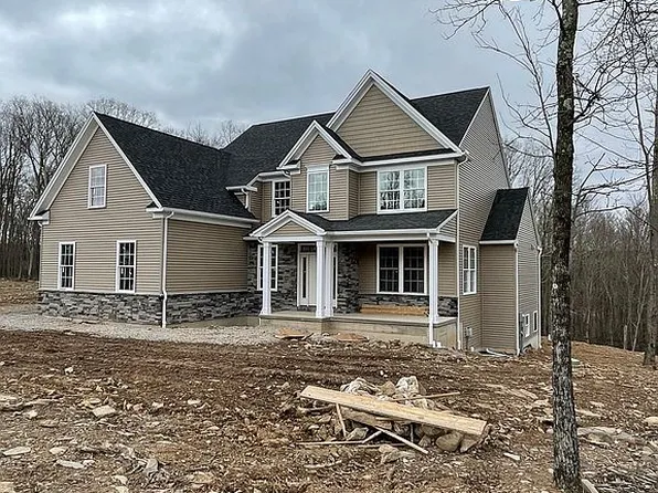 1198 Woodberry Dr, Mountain Top, PA 18707