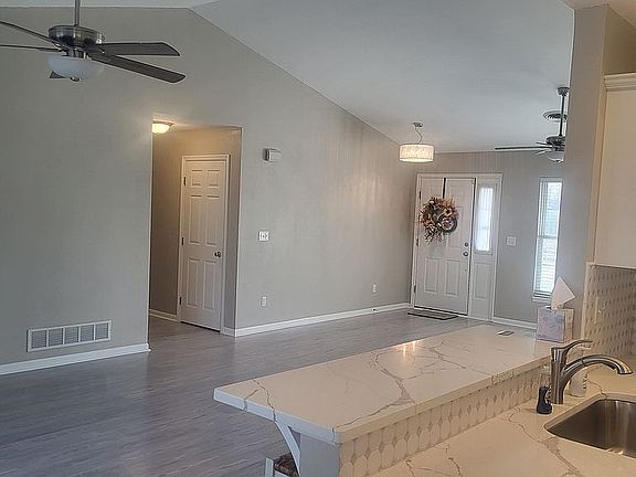 3rd image of 4720 Beechwood Trl