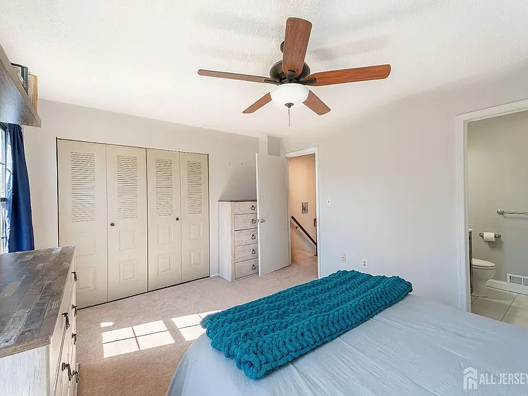 220 Hampshire Ct — Photo 18