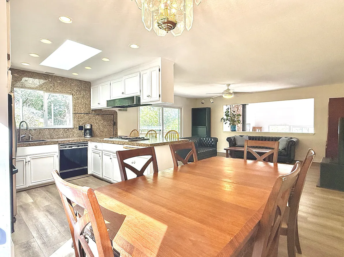 3 bed, 2250 sqft, $4,995 — Photo 4