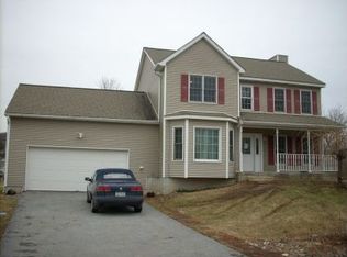 122 Overlook Rd, Poughkeepsie, NY 12603