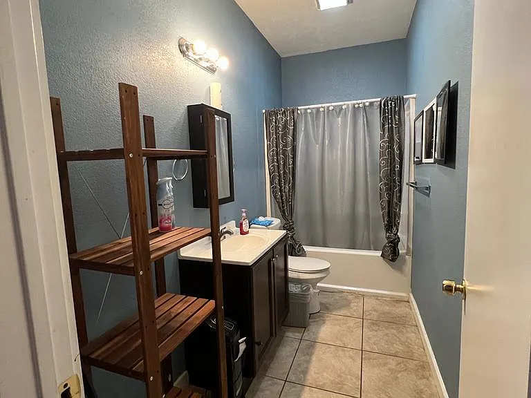 1123 S Hackberry St — Photo 12