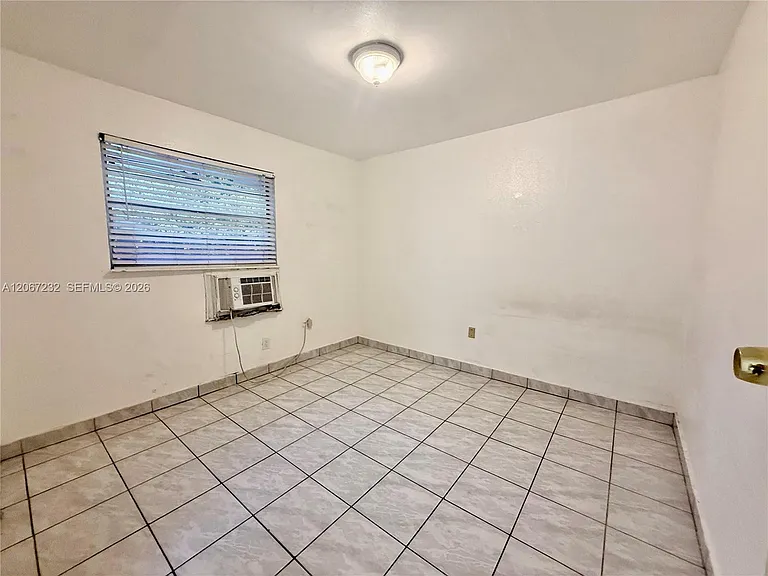 718 SW 11th Ave #6 — Photo 5