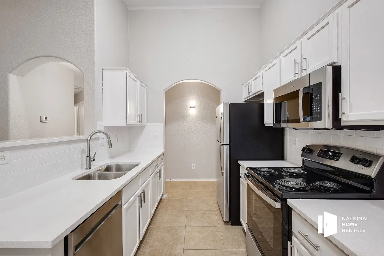 3 bed, 2.0 bath, 1309 sqft, $2,295 — Photo 1