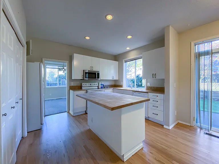 4682 Winthrop Ct — Photo 8