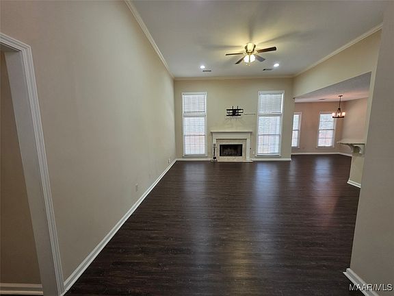 3rd image of 2230 Kingsbury Dr