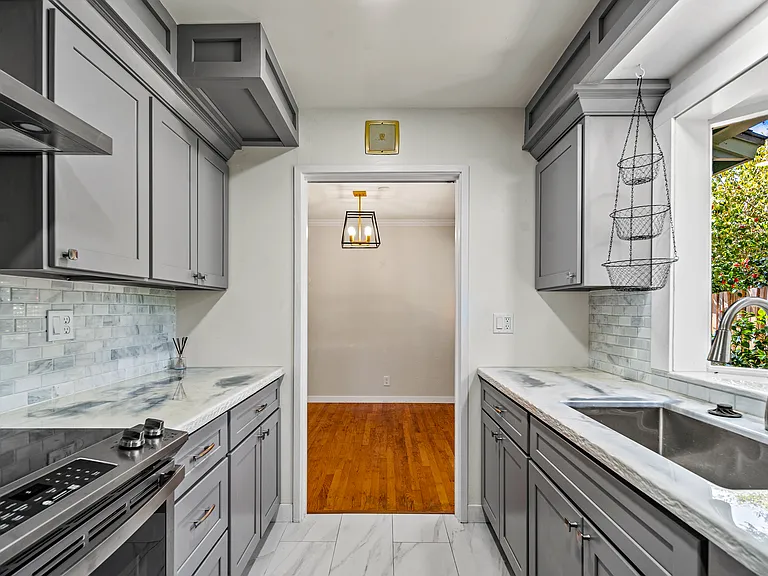 1087 Lariat Ln — Photo 12