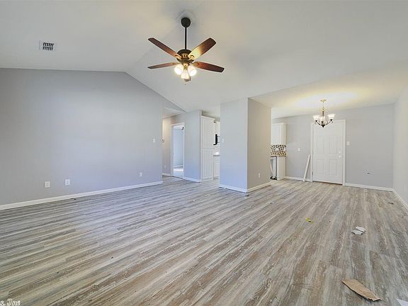 2nd image of 33 Weatherwood Dr