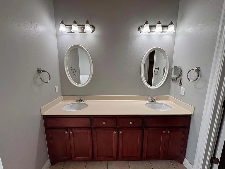 Master Bathroom with SHower and Jet Tub