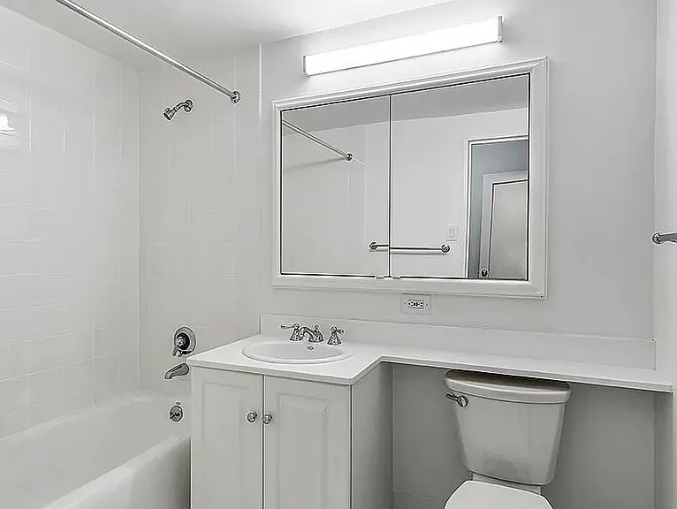 215 E 68th St #5Q — Photo 8