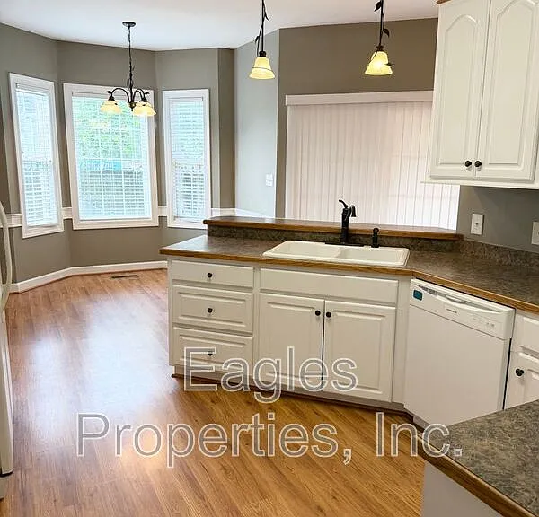 201 Autumn Ridge Dr — Photo 4