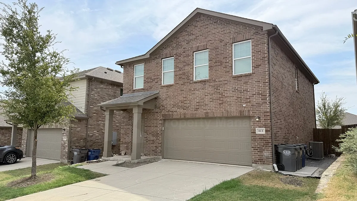 3 bed, 2.5 bath, 1920 sqft, $1,850 — Photo 2