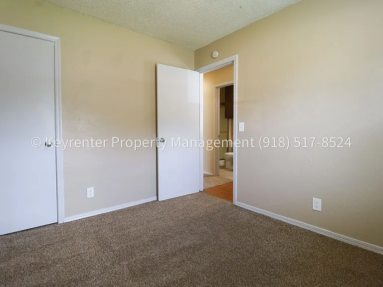 4902 S Gum Ave — Photo 60